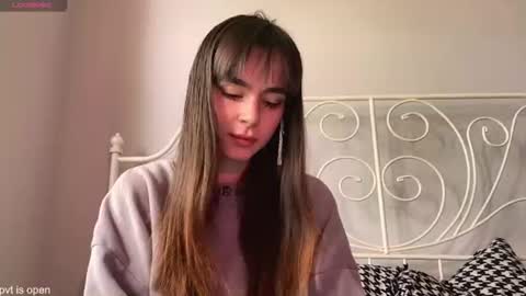 Snapshot of xx_lily chatting on 06.25.26 Lily online show from 06.25.26