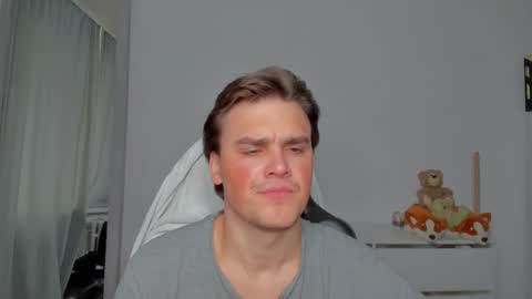 Snapshot of xx_raul_xx_ chatting on 09.26.25 raul online show from 09.26.25