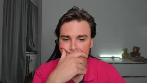 Snapshot of xx_raul_xx_ chatting on 10.20.25 raul online show from 10.20.25