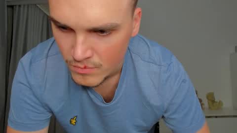 Snapshot of xx_raul_xx_ chatting on 11.24.25 raul online show from 11.24.25