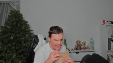 Snapshot of xx_raul_xx_ chatting on 01.18.26 raul online show from 01.18.26