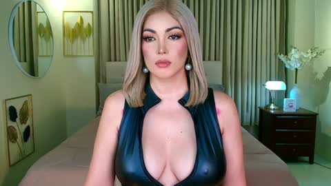 Snapshot of xxbedroombeautyxx chatting on 08.05.26 MISS NATALIA online show from 08.05.26