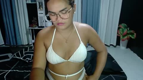 Snapshot of xxkylie_smithxx chatting on 04.23.26 Kylie Smith online show from 04.23.26