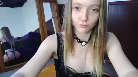 Snapshot of xxloveanastasia chatting on 12.30.24 LoveAnastasia online show from 12.30.24