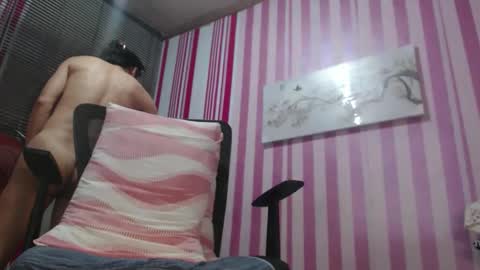 Snapshot of xxrowenatastycockforyouxx chatting on 09.24.25 xxrowenatastycockforyouxx online show from 09.24.25