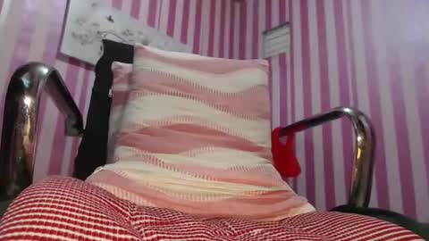 Snapshot of xxrowenatastycockforyouxx chatting on 10.29.25 xxrowenatastycockforyouxx online show from 10.29.25