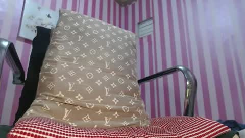 Snapshot of xxrowenatastycockforyouxx chatting on 11.19.25 xxrowenatastycockforyouxx online show from 11.19.25