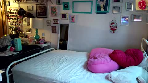 Strawberry Jane online show from 07.13.26