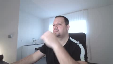 Snapshot of xxstrikerxx chatting on 01.20.25 Eddi online show from 01.20.25