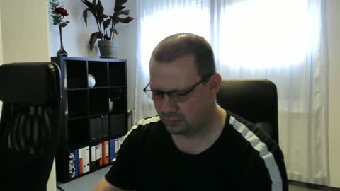 Snapshot of xxstrikerxx chatting on 10.28.25 Eddi online show from 10.28.25