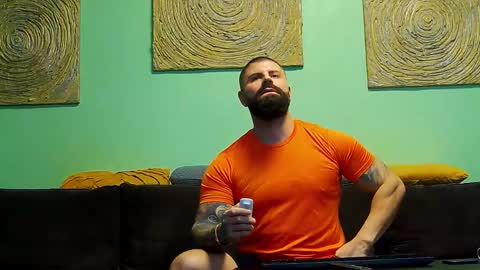 Snapshot of xxtreamleonard chatting on 11.25.25 Xtream Leonard online show from 11.25.25