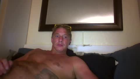 Snapshot of xxxelentdick chatting on 09.23.25 deeeeznutz online show from 09.23.25
