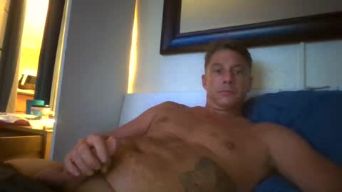 Snapshot of xxxelentdick chatting on 09.29.25 deeeeznutz online show from 09.29.25