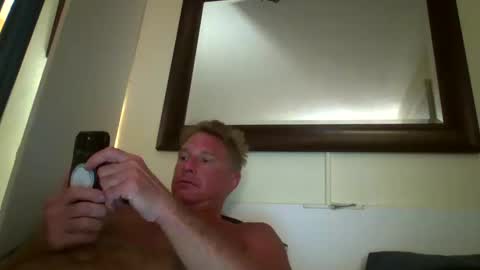 Snapshot of xxxelentdick chatting on 10.15.25 deeeeznutz online show from 10.15.25