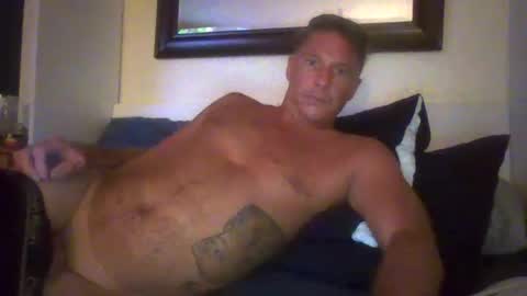 Snapshot of xxxelentdick chatting on 10.16.25 deeeeznutz online show from 10.16.25
