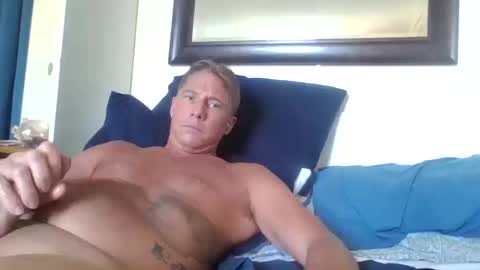 Snapshot of xxxelentdick chatting on 10.19.25 deeeeznutz online show from 10.19.25