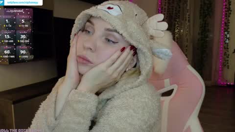 Snapshot of xxxhoneyxx chatting on 11.08.25 Onlyfanz online show from 11.08.25