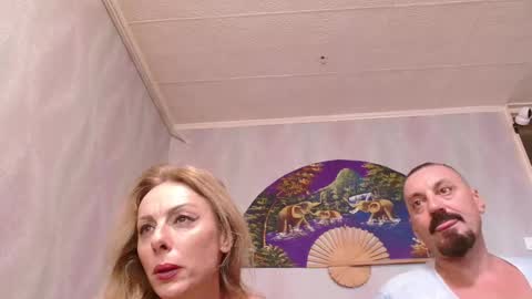 Snapshot of xxxkinkycpl chatting on 02.04.25 isa and gonzo online show from 02.04.25