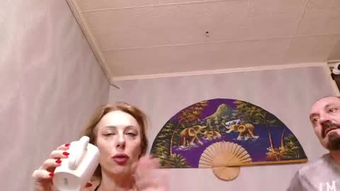 Snapshot of xxxkinkycpl chatting on 03.01.25 isa and gonzo online show from 03.01.25