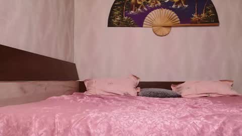 Snapshot of xxxkinkycpl chatting on 10.18.25 isa and gonzo online show from 10.18.25