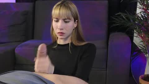 Snapshot of xxxvandersexxx chatting on 02.13.25 July and Fer online show from 02.13.25