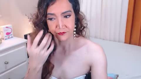 Snapshot of xxxxarabellaxxxx chatting on 12.14.25 ARA online show from 12.14.25