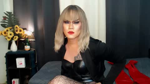 QueenMarina online show from 12.17.24