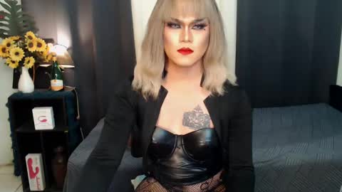 QueenMarina online show from 12.17.24