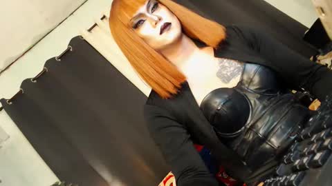 QueenMarina online show from 01.05.26