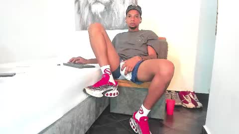 Sr. Y0ung Master online show from 11.25.25