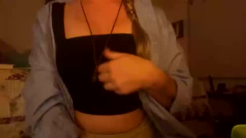 yagirlpeachezzz online show from 11.24.25