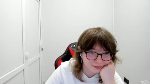 Snapshot of yamihoshii chatting on 06.27.26 Sofia online show from 06.27.26