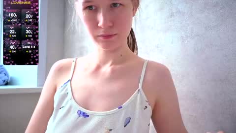 Snapshot of yana_squrel_22 chatting on 05.19.26 Yana online show from 05.19.26