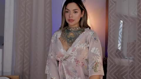 Snapshot of yandracelisoficial chatting on 12.20.24 YANDRA CELIS online show from 12.20.24