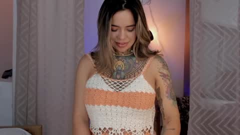 Snapshot of yandracelisoficial chatting on 12.22.24 YANDRA CELIS online show from 12.22.24