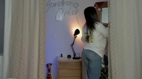 Snapshot of yandracelisoficial chatting on 01.18.25 YANDRA CELIS online show from 01.18.25