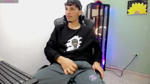 Snapshot of yankeee_ chatting on 12.05.25 DANILO online show from 12.05.25