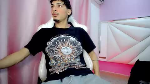 Snapshot of yankeee_ chatting on 12.17.25 DANILO online show from 12.17.25