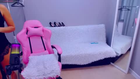 Snapshot of yannanoel chatting on 10.02.25 im hot today online show from 10.02.25