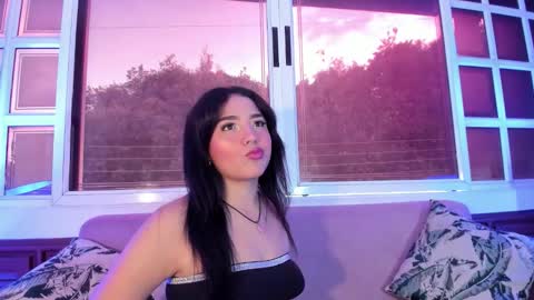 Snapshot of yara_shiine chatting on 12.16.25 yara_shiine online show from 12.16.25