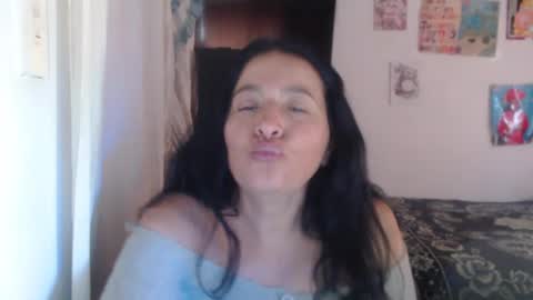 Snapshot of yasmin_love85 chatting on 01.28.25 yasmin_love85 online show from 01.28.25