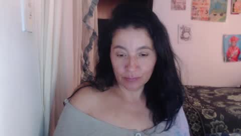 Snapshot of yasmin_love85 chatting on 02.26.25 yasmin_love85 online show from 02.26.25