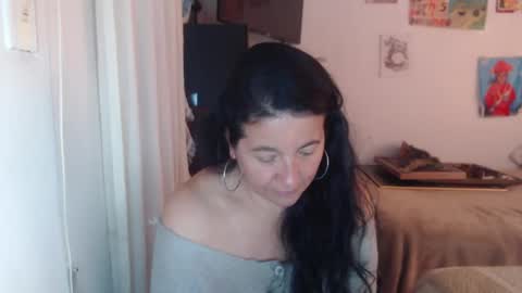 Snapshot of yasmin_love85 chatting on 11.11.25 yasmin_love85 online show from 11.11.25