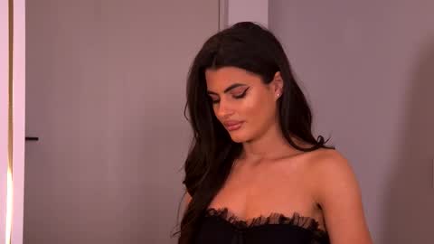 Yasmina  online show from 11.25.25