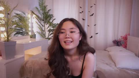 Snapshot of yasminekeats chatting on 10.31.25 Nerida online show from 10.31.25