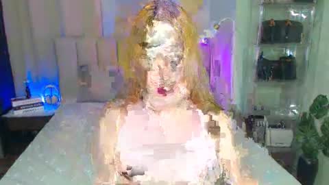 Snapshot of yazmin_shines chatting on 09.11.25 Yazzi online show from 09.11.25