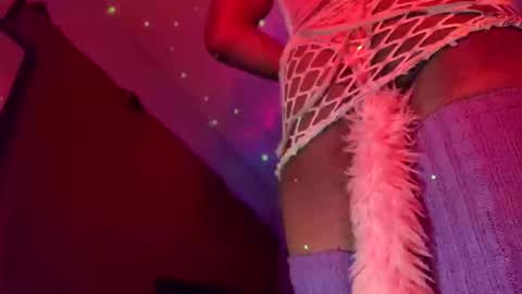 Snapshot of yelladaniella chatting on 10.31.25 Ella Ts online show from 10.31.25