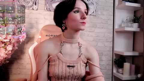 Snapshot of yellow_songbird chatting on 12.24.24 Liya online show from 12.24.24