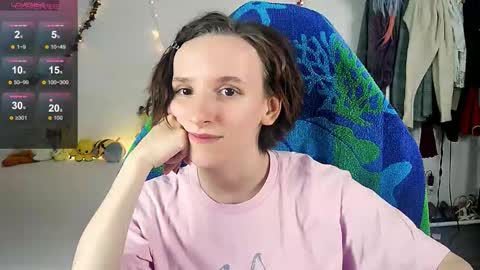 Snapshot of yellow_songbird chatting on 10.31.25 Liya online show from 10.31.25