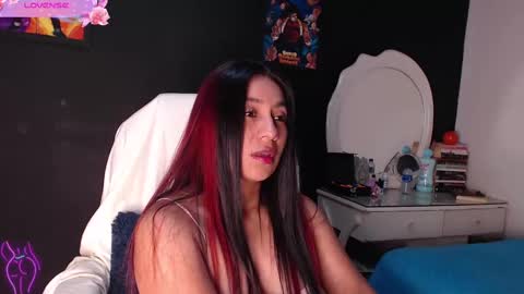 Snapshot of yes2802 chatting on 02.12.25 Yesi online show from 02.12.25